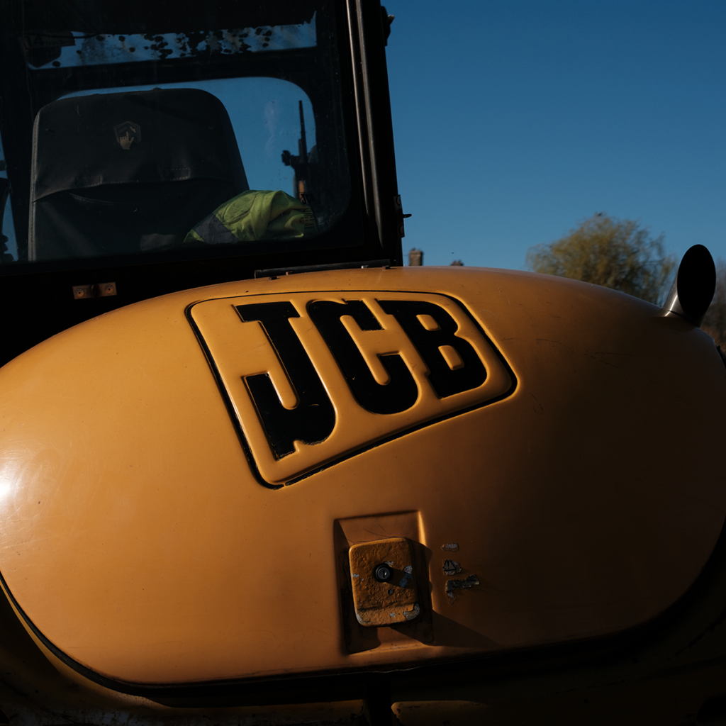 murpworkschrome - light on a lens -  JCB Construction I image