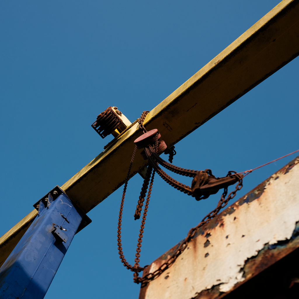 murpworkschrome - light on a lens -  Beam and Chain image