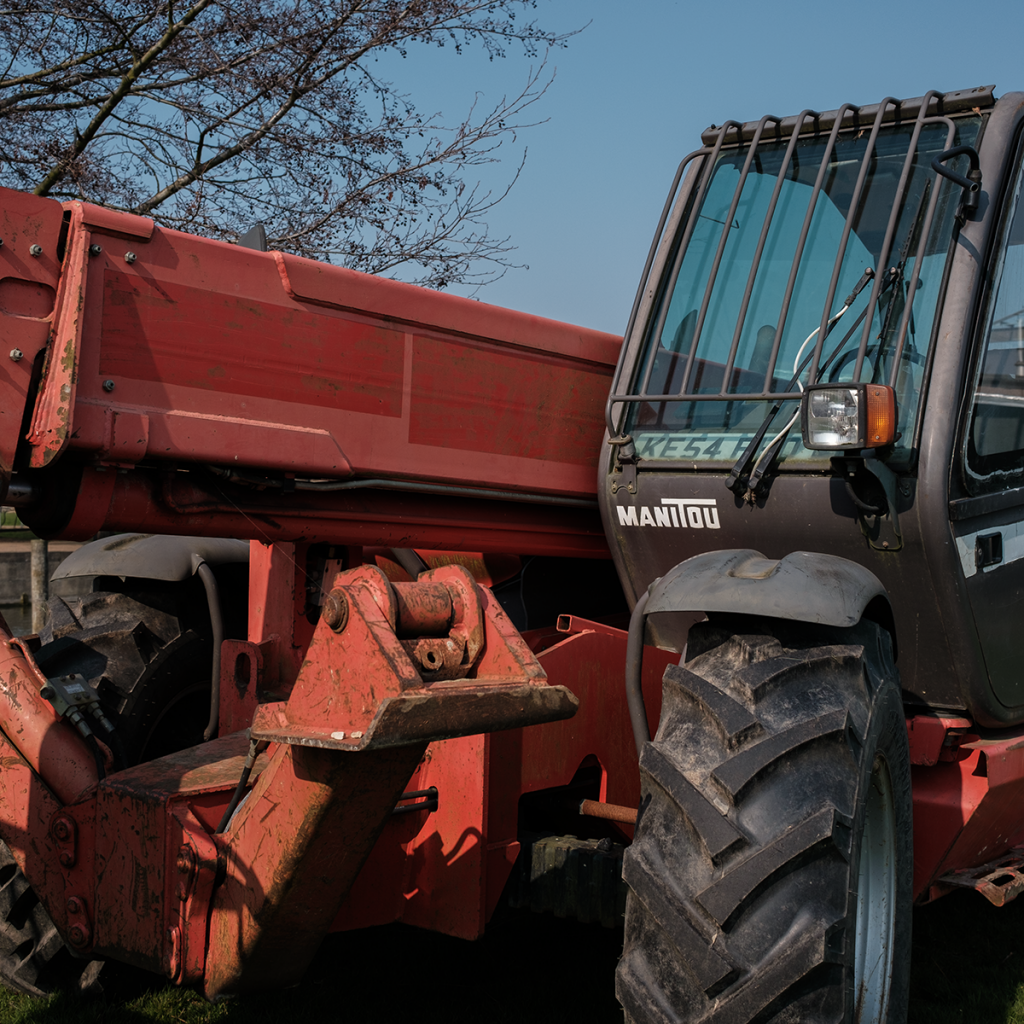 murpworkschrome - light on a lens -  Manitou Construction I image