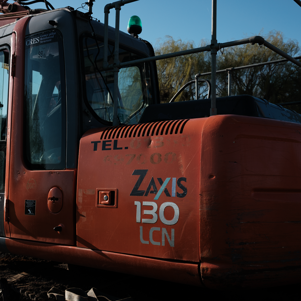 murpworkschrome - light on a lens -  Zaxis 130 Construction III image