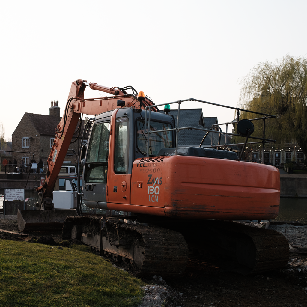 murpworkschrome - light on a lens -  Zaxis 130 Construction II image